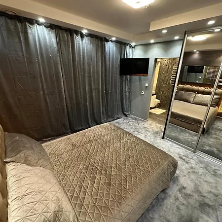 B&m Romantic Self Check-in *